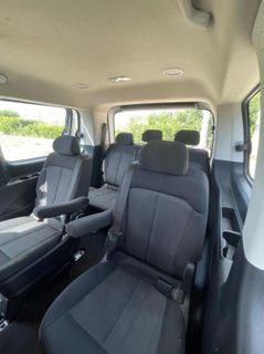 Oasis Travel Minivan 5pax fotografía interior