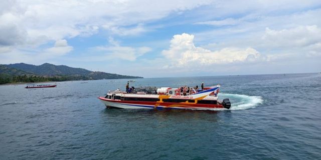 Karunia Luxury Fast Boat Speedboat outside photo
