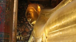 The Reclining Buddha at Wat Pho. Credit: Unsplash.