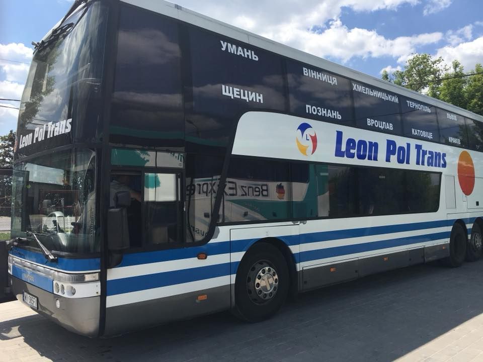 Xotini yutish bilan shohona blowjob beradi